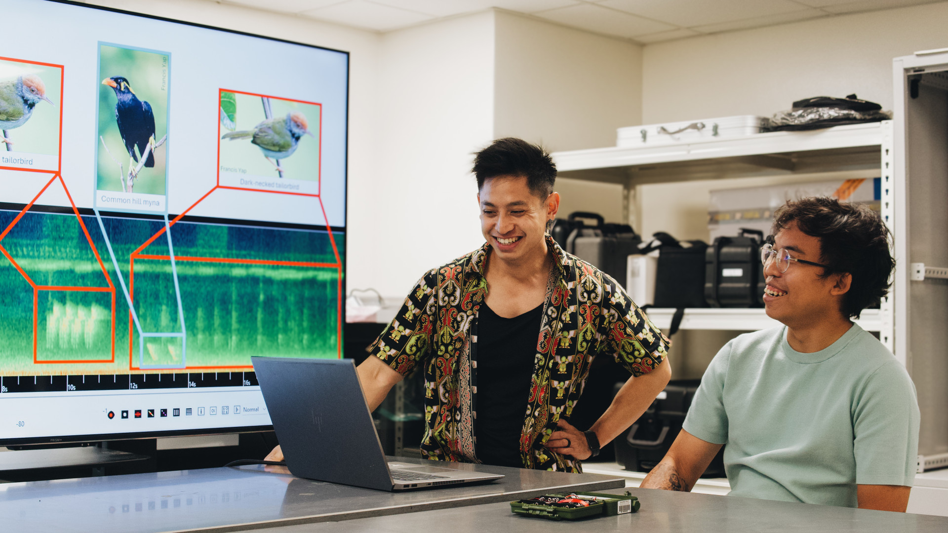 ALUMNI – Listening to the rainforest: NUS researcher uses AI to monitor biodiversity through sound